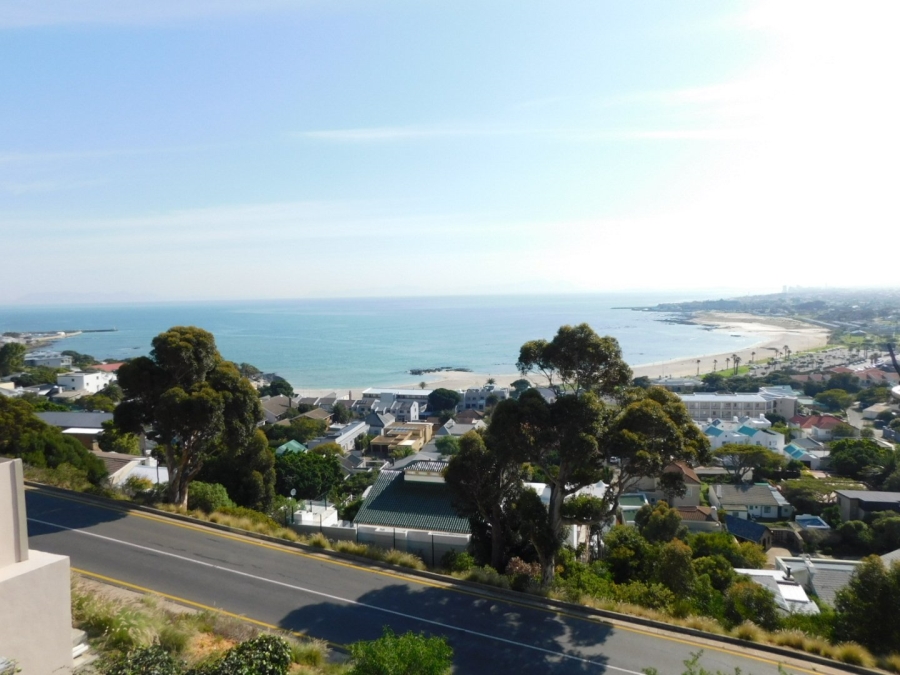 6 Bedroom Property for Sale in Mountainside Western Cape